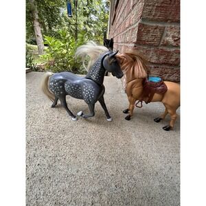 Set Of Two Play Horses Toys Noise And Articulated Gray And Brown